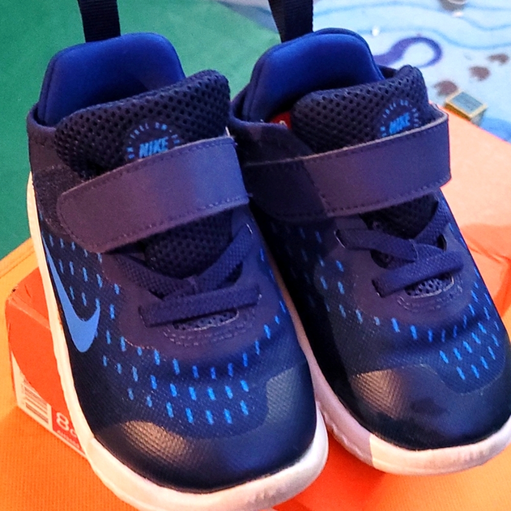 Nike size 8c toddler sneakers